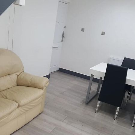 Homestay In Birmingham Sleeps 8 - Free Parking & Wifi Ngoại thất bức ảnh