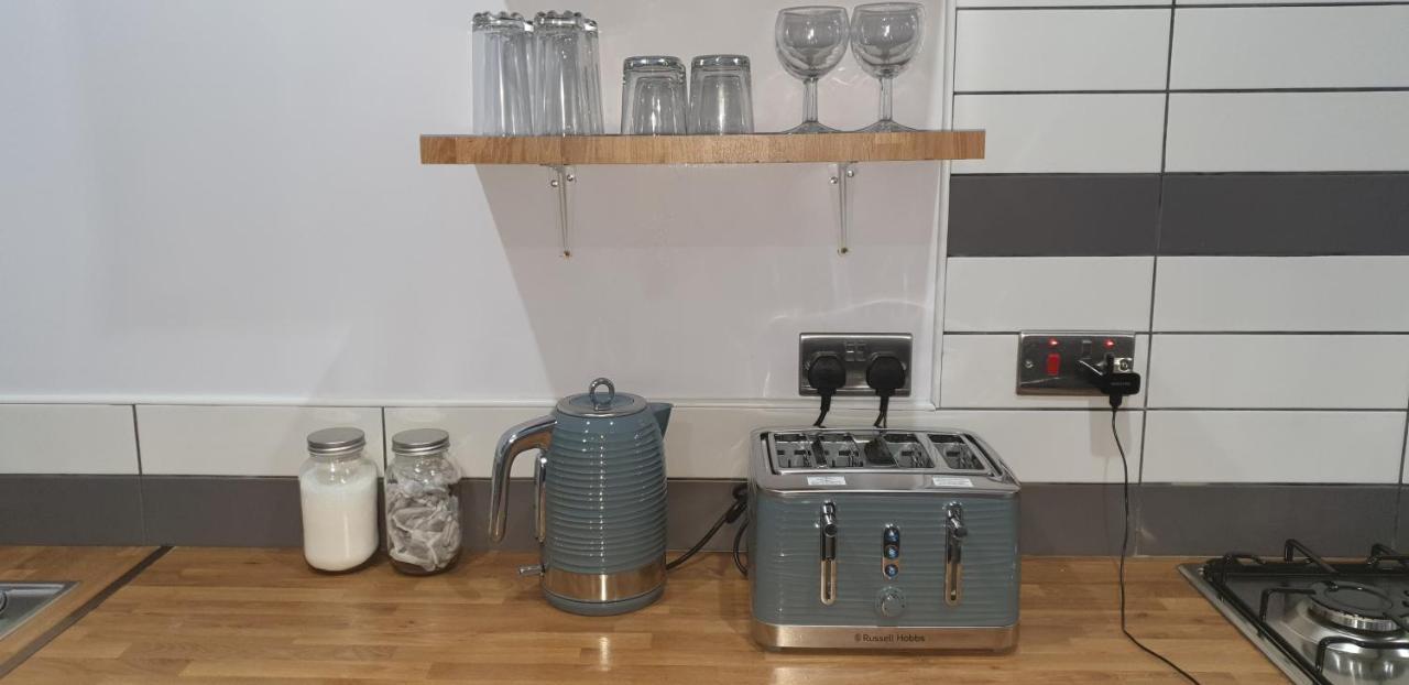 Homestay In Birmingham Sleeps 8 - Free Parking & Wifi Ngoại thất bức ảnh