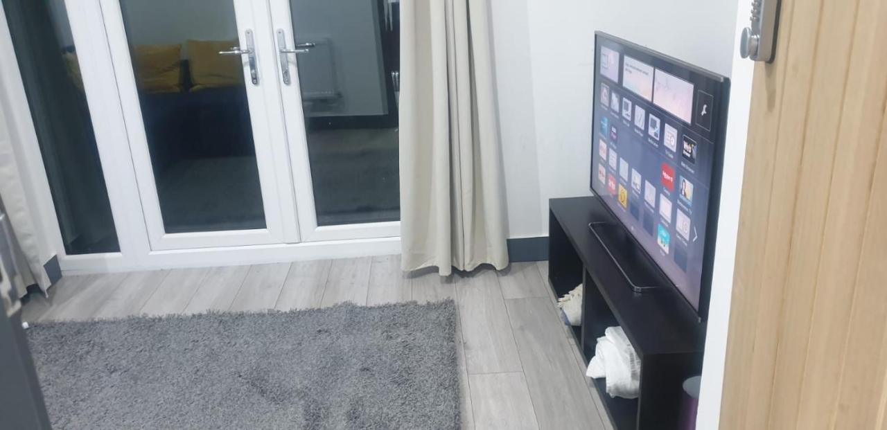Homestay In Birmingham Sleeps 8 - Free Parking & Wifi Ngoại thất bức ảnh
