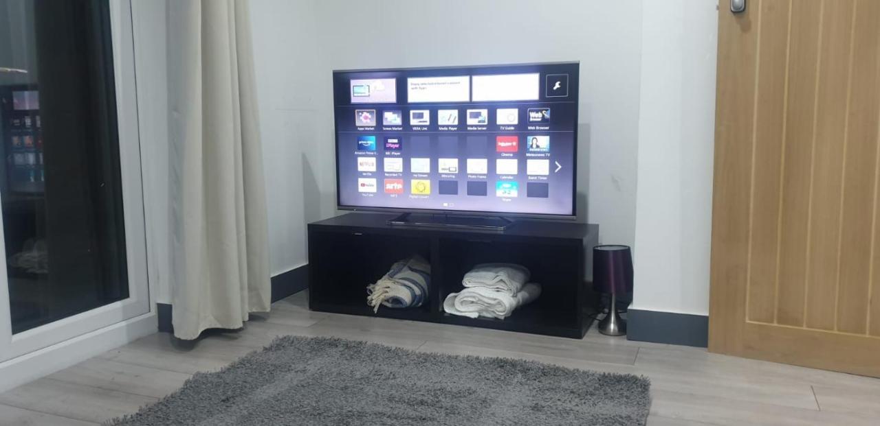 Homestay In Birmingham Sleeps 8 - Free Parking & Wifi Ngoại thất bức ảnh
